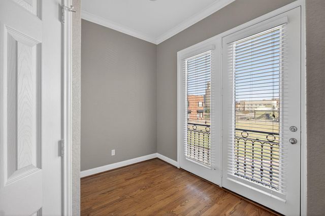 320 Cathedral Square, Beaumont, TX 77701