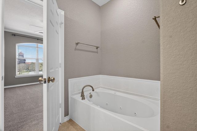 320 Cathedral Square, Beaumont, TX 77701