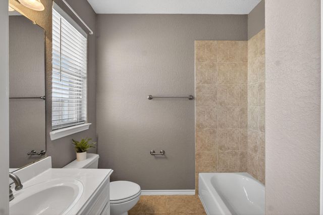 320 Cathedral Square, Beaumont, TX 77701