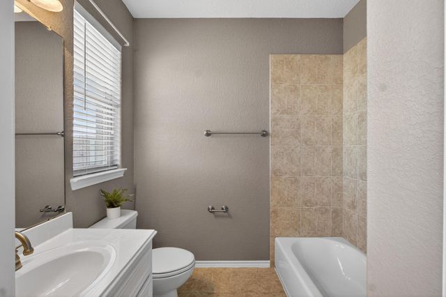 320 Cathedral Square, Beaumont, TX 77701