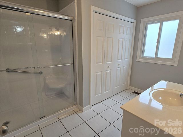 188 39th Avenue Court NW, Hickory, NC 28601