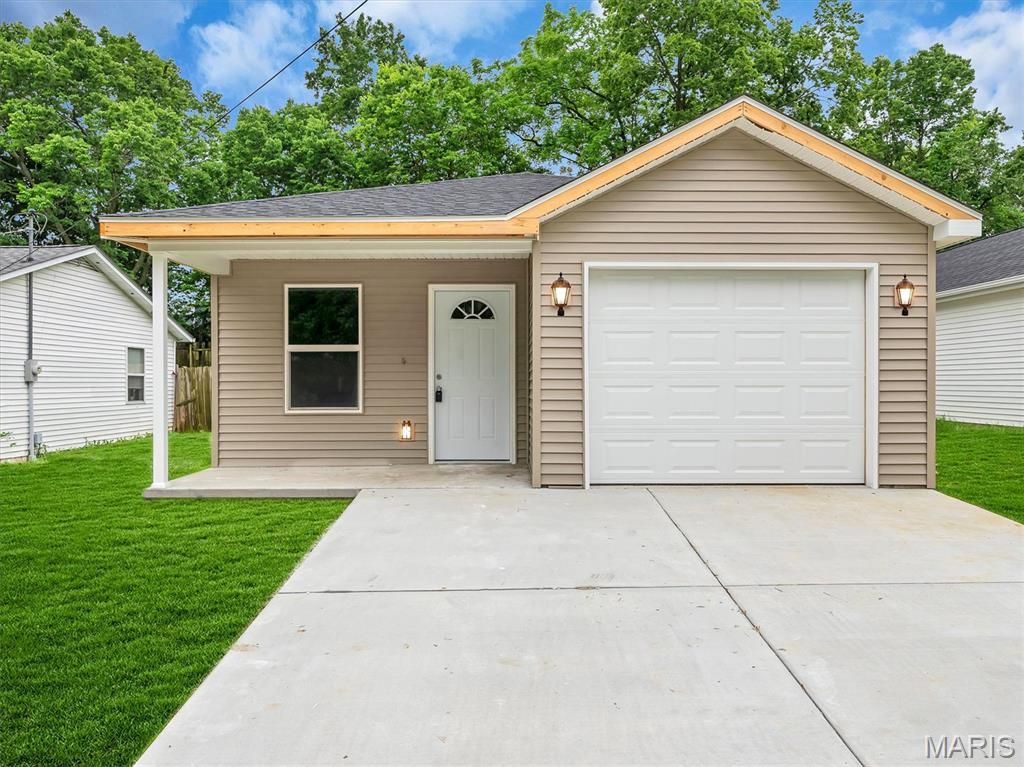 1336 Casey Avenue, St Clair, MO 63077