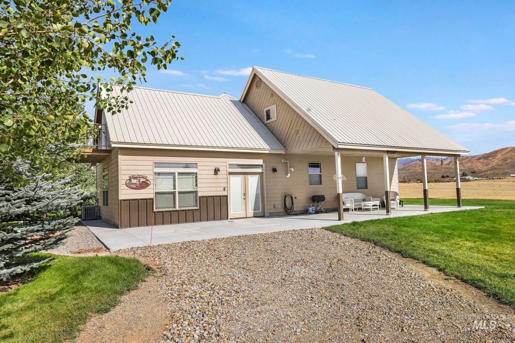 103 Horseshoe Loop, Fairfield, ID 83327 photo 3