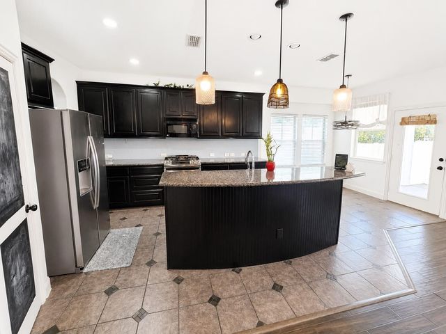 1131 Charleston Lane, Savannah, TX 76227