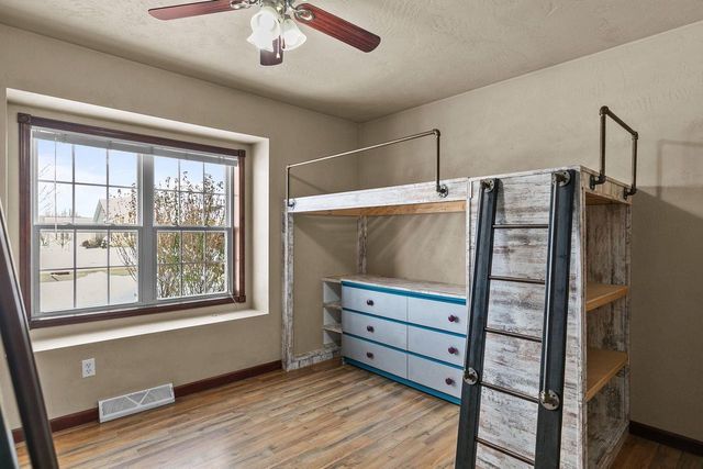 2041 FOXLAND STREET, Kaukauna, WI 54130