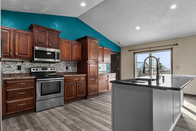 2041 FOXLAND STREET, Kaukauna, WI 54130