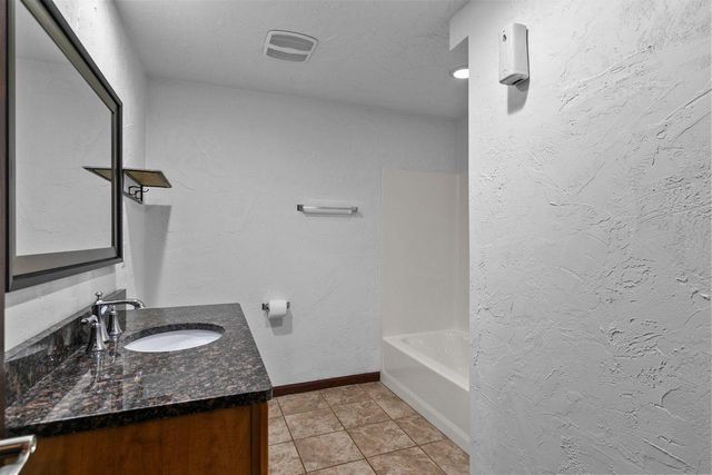 2041 FOXLAND STREET, Kaukauna, WI 54130