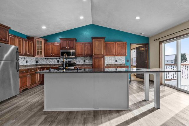 2041 FOXLAND STREET, Kaukauna, WI 54130