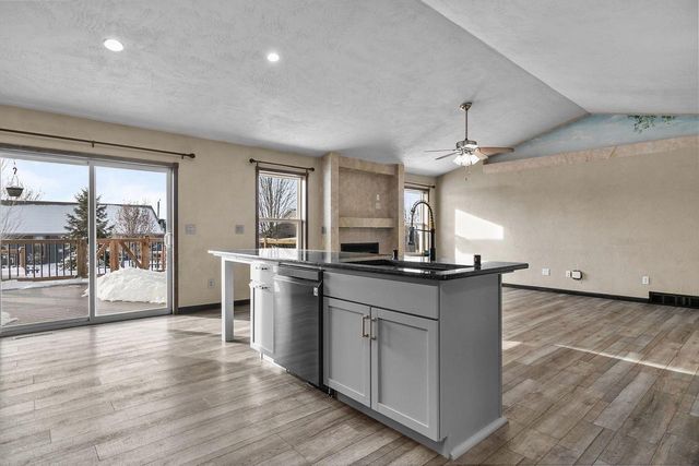 2041 FOXLAND STREET, Kaukauna, WI 54130