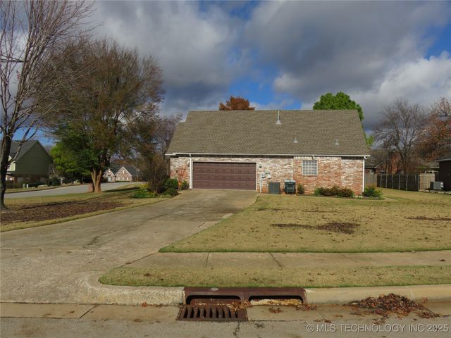 3705 S Nassau Avenue, Sand Springs, OK 74063