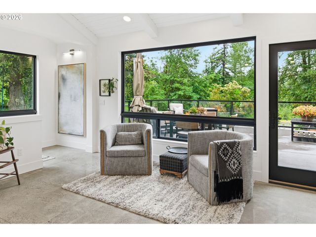 17424 Se HIGHWAY 224, Damascus, OR 97089