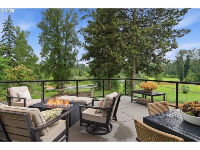 17424 Se HIGHWAY 224, Damascus, OR 97089