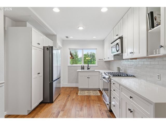 17424 Se HIGHWAY 224, Damascus, OR 97089