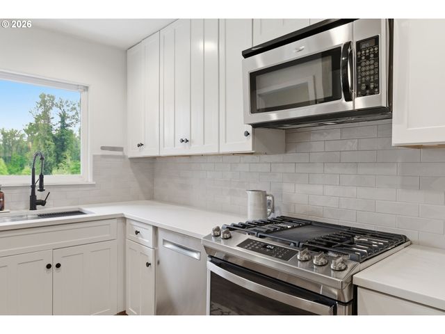 17424 Se HIGHWAY 224, Damascus, OR 97089