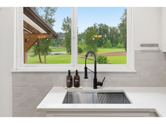 17424 Se HIGHWAY 224, Damascus, OR 97089