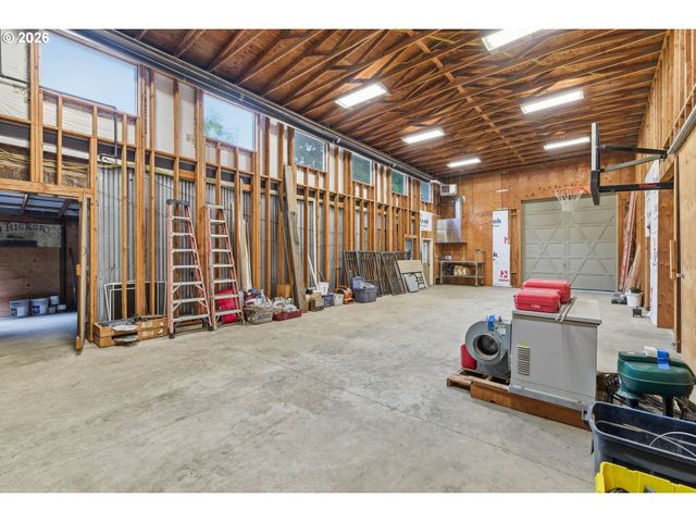 17424 Se HIGHWAY 224, Damascus, OR 97089