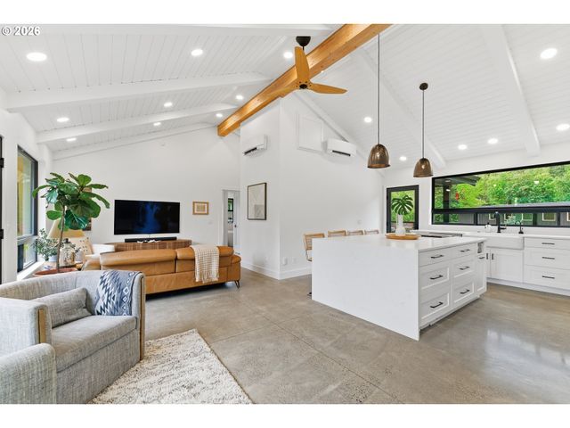 17424 Se HIGHWAY 224, Damascus, OR 97089