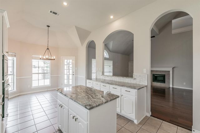 615 Dorchester Lane, Mansfield, TX 76063