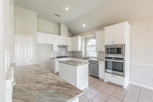 615 Dorchester Lane, Mansfield, TX 76063