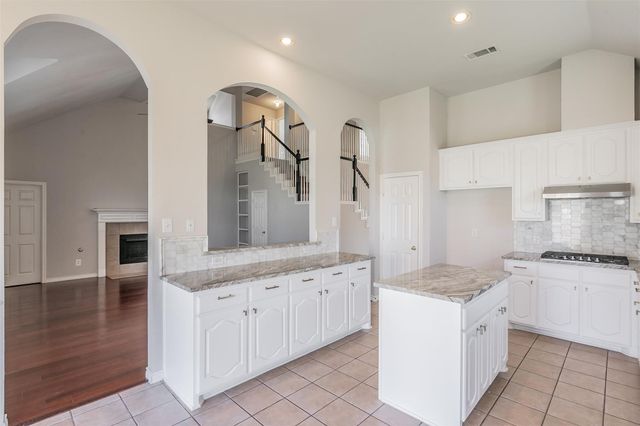 615 Dorchester Lane, Mansfield, TX 76063