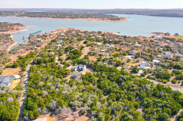 918 Debco LN, Spicewood, TX 78669