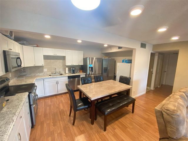 821 SKY PINE Way B2, Greenacres, FL 33415