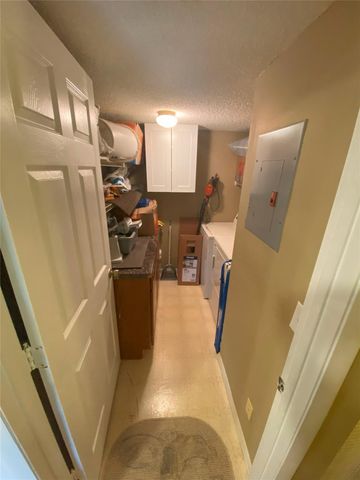 821 SKY PINE Way B2, Greenacres, FL 33415