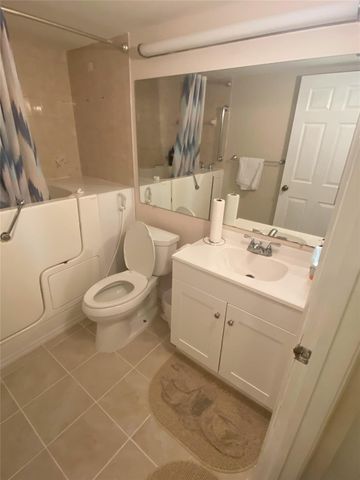 821 SKY PINE Way B2, Greenacres, FL 33415