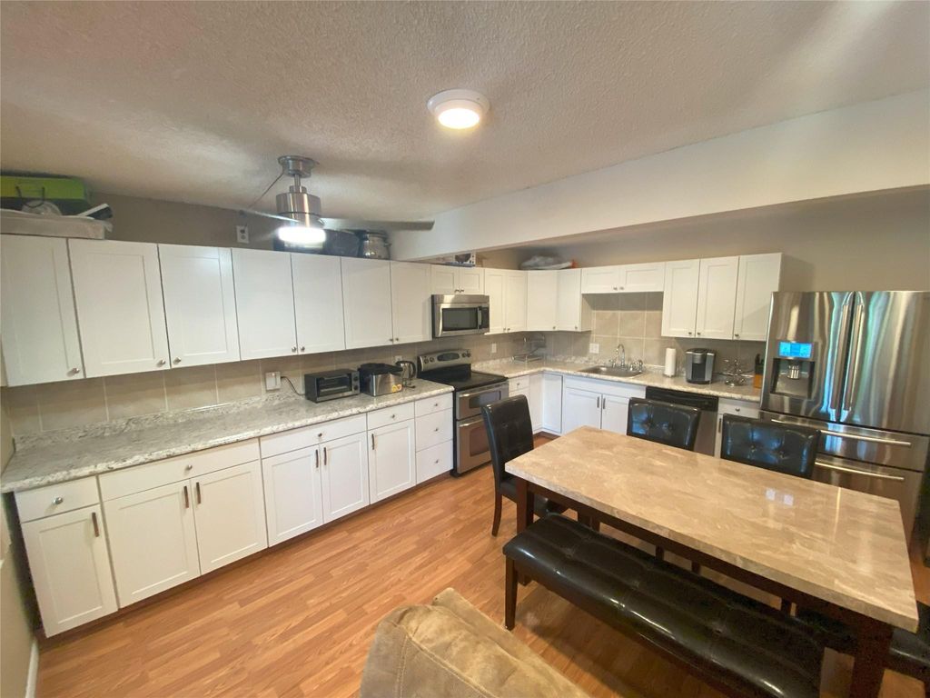 821 SKY PINE Way B2, Greenacres, FL 33415