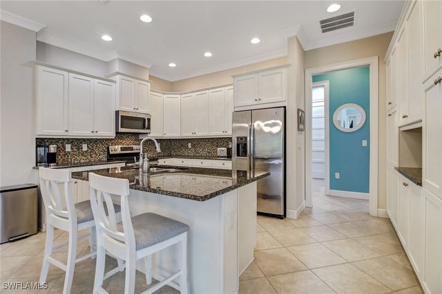 7194 Dominica DR, Naples, FL 34113
