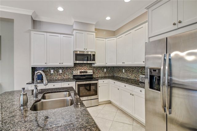 7194 Dominica DR, Naples, FL 34113