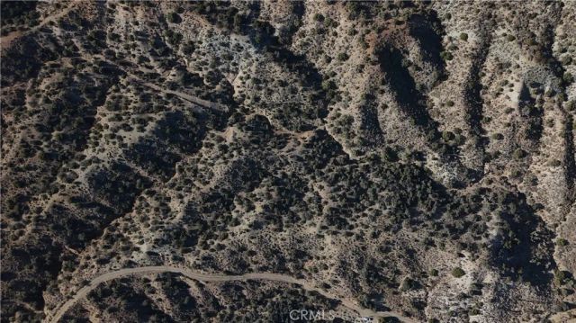 1 Ross Rd, Juniper Hills, CA 93543