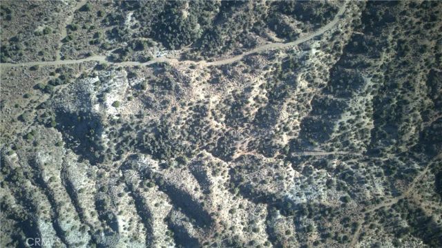 1 Ross Rd, Juniper Hills, CA 93543