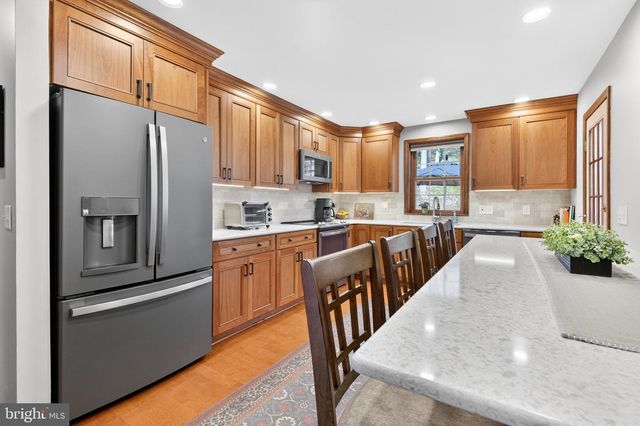 2523 NOLT RD, Lancaster, PA 17601