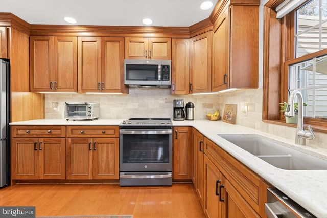 2523 NOLT RD, Lancaster, PA 17601