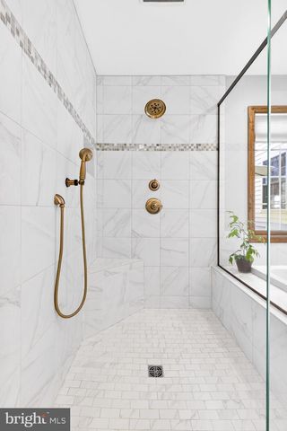 2523 NOLT RD, Lancaster, PA 17601