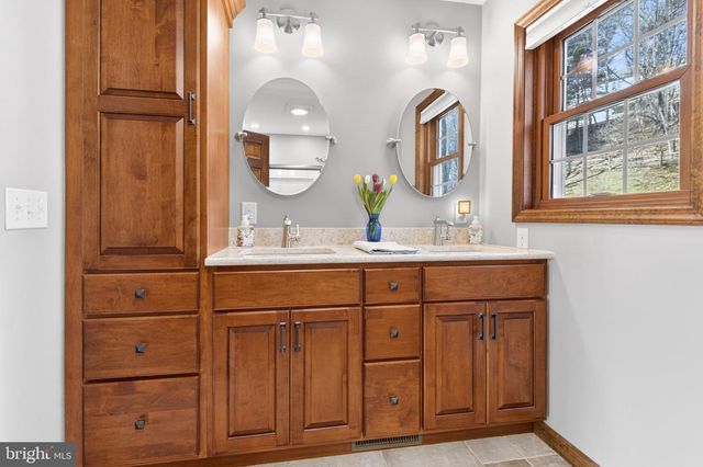 2523 NOLT RD, Lancaster, PA 17601