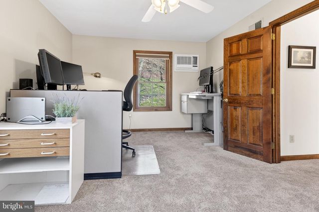 2523 NOLT RD, Lancaster, PA 17601