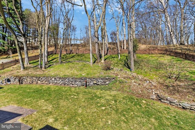 2523 NOLT RD, Lancaster, PA 17601