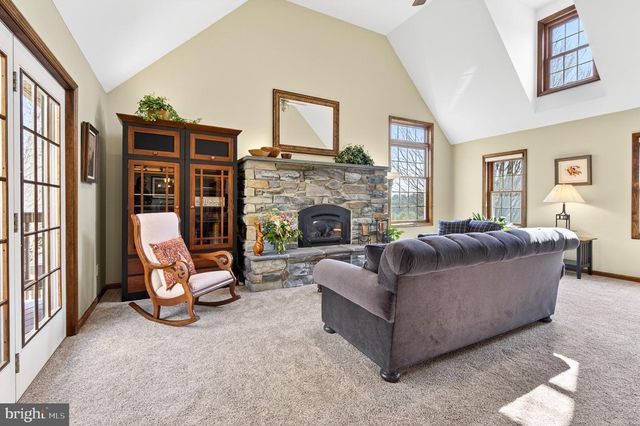 2523 NOLT RD, Lancaster, PA 17601