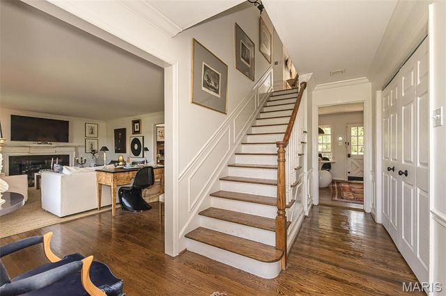2530 N Geyer Road, Frontenac, MO 63131