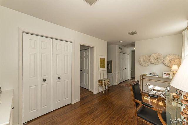 2530 N Geyer Road, Frontenac, MO 63131
