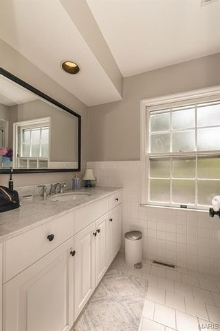 2530 N Geyer Road, Frontenac, MO 63131