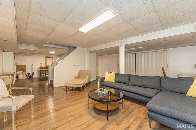2530 N Geyer Road, Frontenac, MO 63131