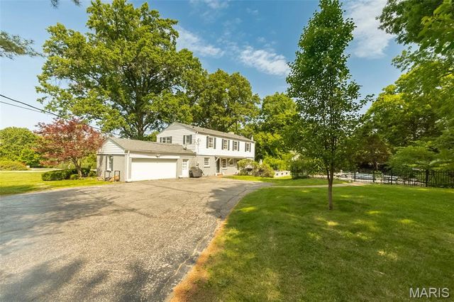 2530 N Geyer Road, Frontenac, MO 63131