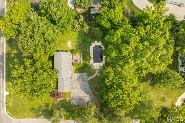 2530 N Geyer Road, Frontenac, MO 63131