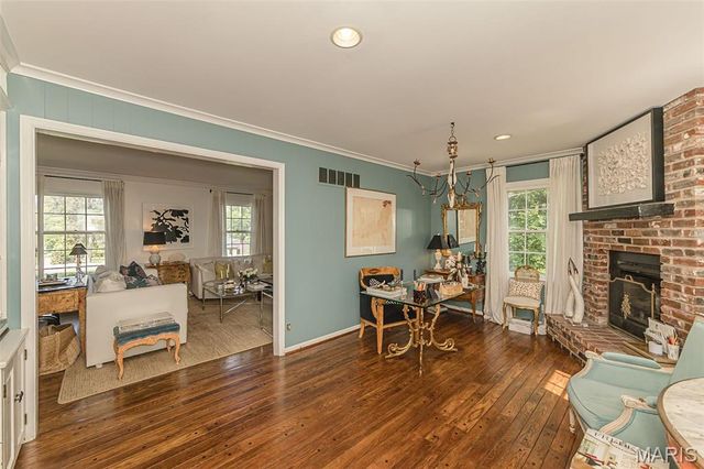 2530 N Geyer Road, Frontenac, MO 63131
