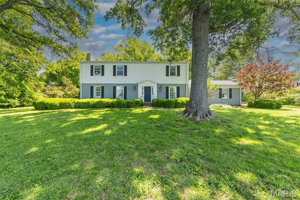 2530 N Geyer Road, Frontenac, MO 63131
