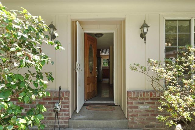 6164 E Morada Ln, Stockton, CA 95212