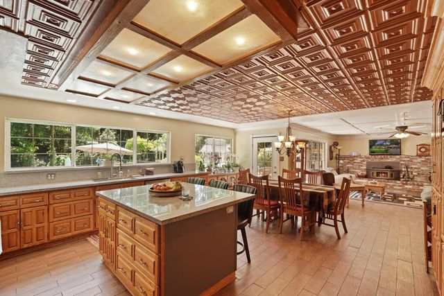 6164 E Morada Ln, Stockton, CA 95212